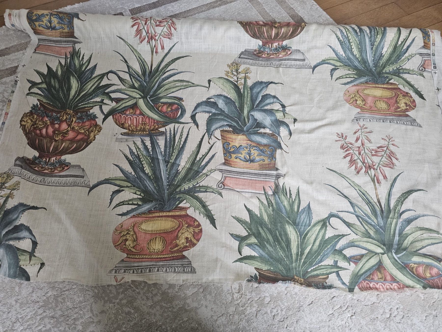 Tessuti: Dekostoff mit Aloe Vera / Ananas Muster – Usato da Wohlen AG venduto da homecollectivech