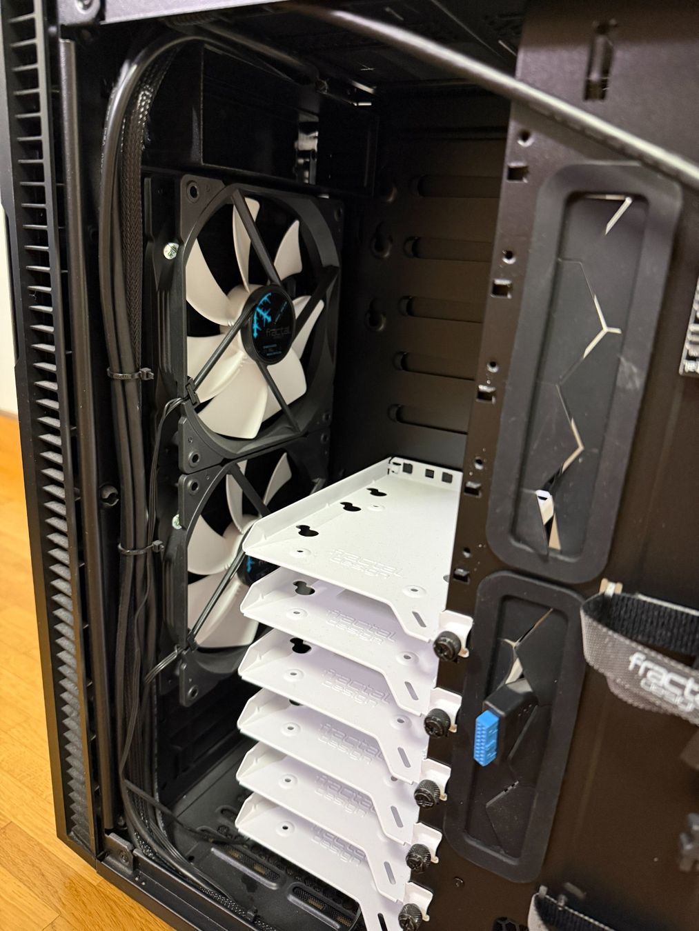 Fractal Boîtiers: Fractal Design Define R6 PC-Gehäuse Schwarz – D'occasion à Uetikon am See par 27euler18 2