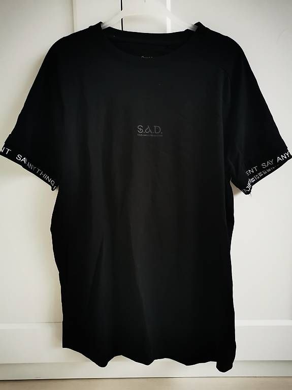 T-shirt: Bershka T-Shirt Gr.L – Usato da Horw venduto da LorisOo