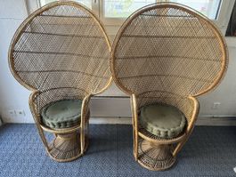 Zwei Pfauenthron Rattan Sessel
