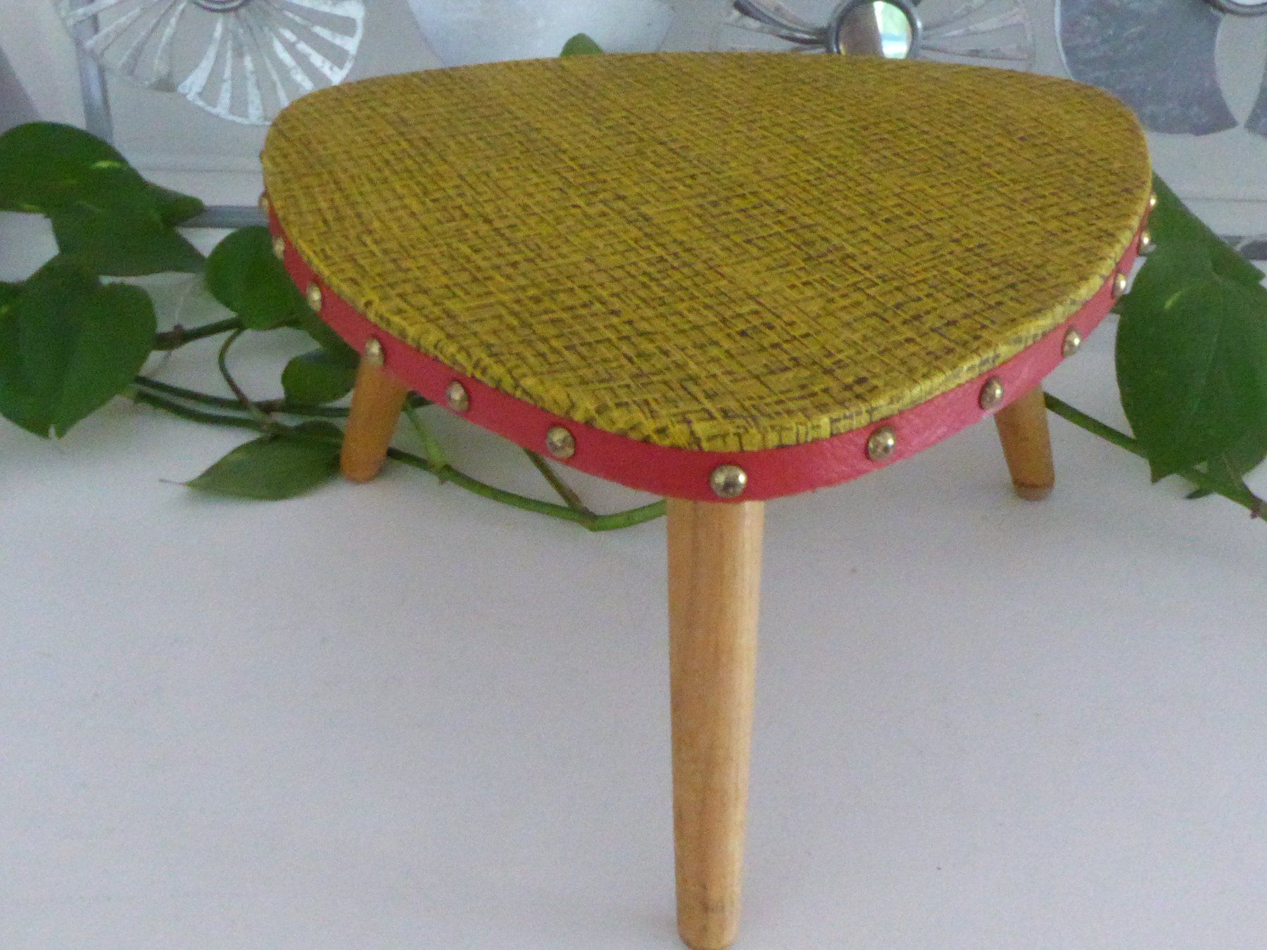 Hocker: Alter 60er Jahre Blumenhocker mit Messingnägeln, CH – Gebraucht aus Burgdorf von Zimpu10 4