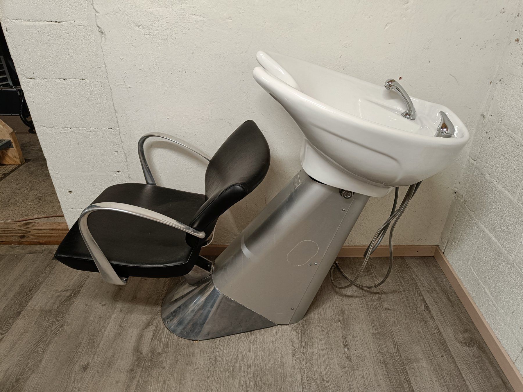 Lavabi & lavandini: Coiffeur Waschbecken – Usato da Meikirch venduto da Cluu
