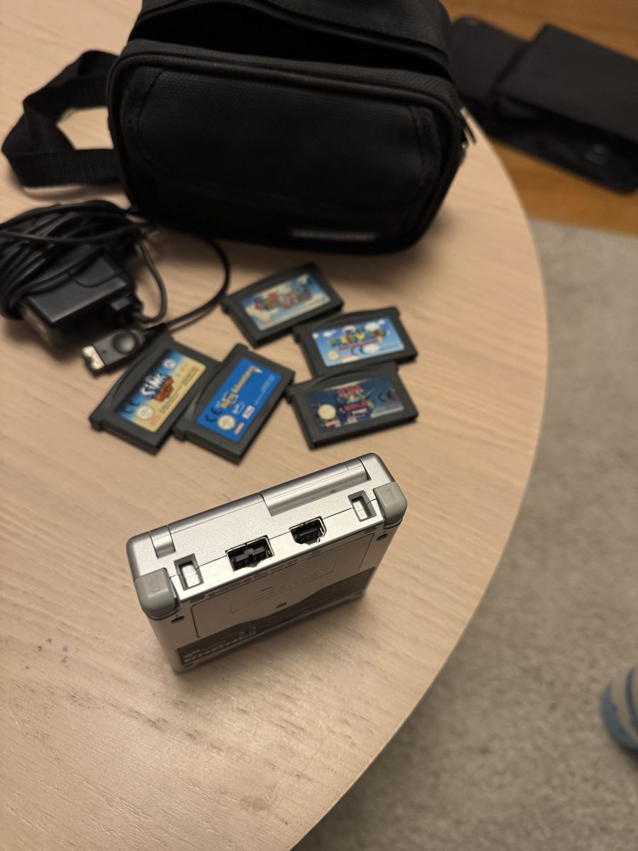 Nintendo Console: Gameboy Advance sp mit 5 Games – Usato da Dierikon venduto da FraeuleinMaus17 3