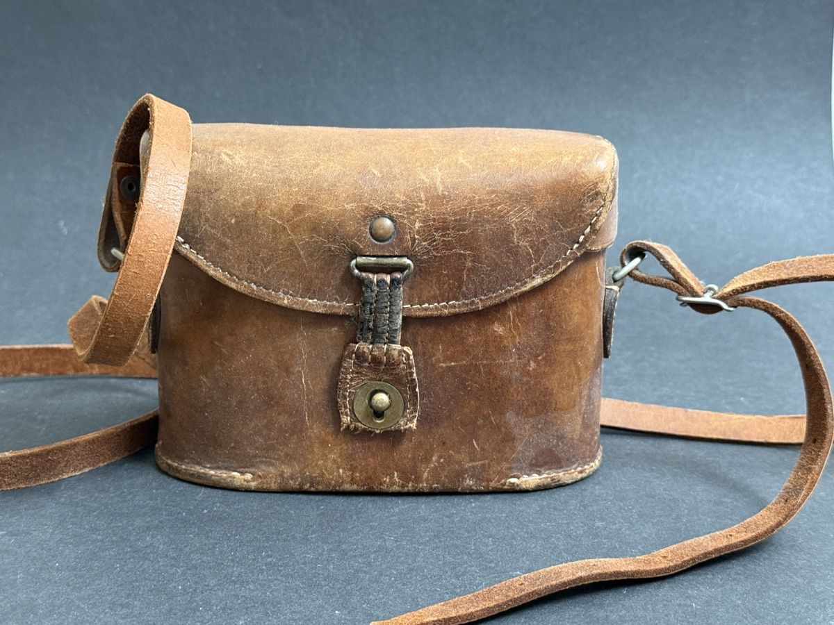 Schweizer Armee Binocoli: Vintage Fernglas Etui Schweizer Armee Tasche  – Usato da Ennetbaden venduto da mapa05
