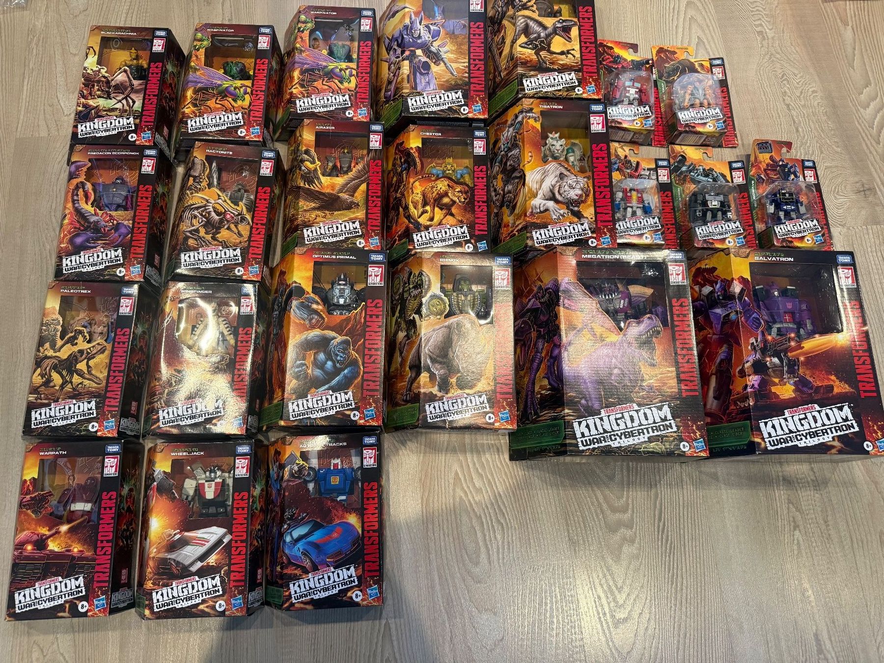 Statuette: Viele Transformers Kingdom War for Cybertron Figuren – Nuovo (secondo la descrizione) da Recherswil venduto da Yasa97 1
