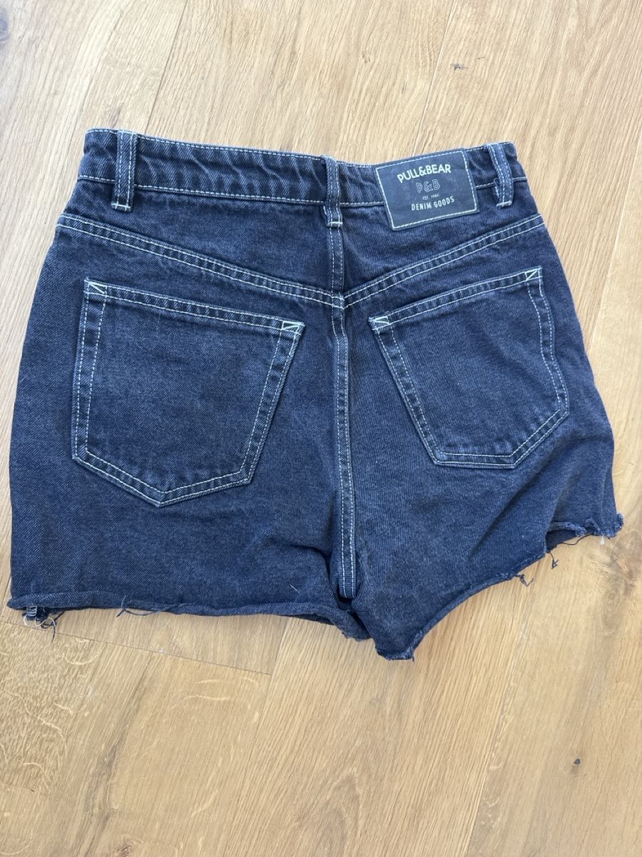 Pull&Bear Jeans: Pull&Bear Shorts, Gr. 36, Schwarz, Top Zustand! – Usato da Gelterkinden venduto da teddywidder 2