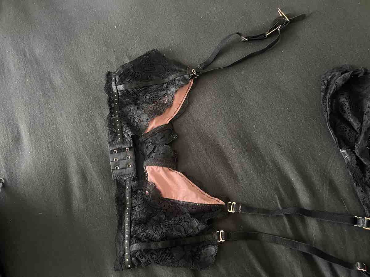 Altra biancheria intima: Damen BH Set mit Strumpfhalter – Usato da Olten venduto da sae_82z2 7