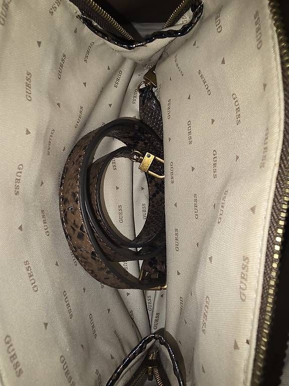 Sacs femmes: Guess Handtasche Schlangenleder Optik – D'occasion à Grenchen par sja_klm2 4