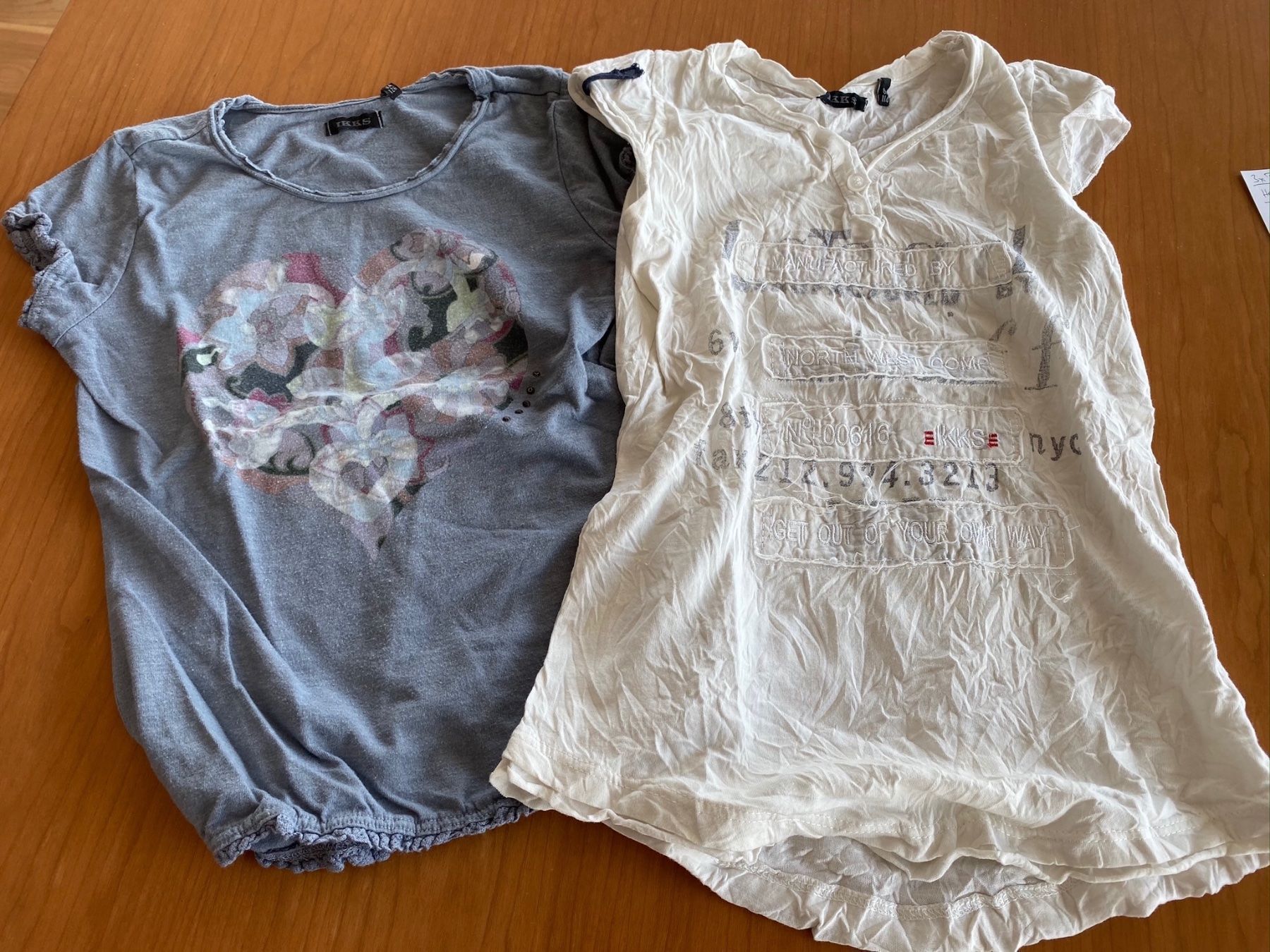 IKKS Blusen, T-Shirts & Tops: 2xT-Shirt IKKS Gr. 6/114, 8/126 – Gebraucht aus Uerikon von MiBreStaef2023