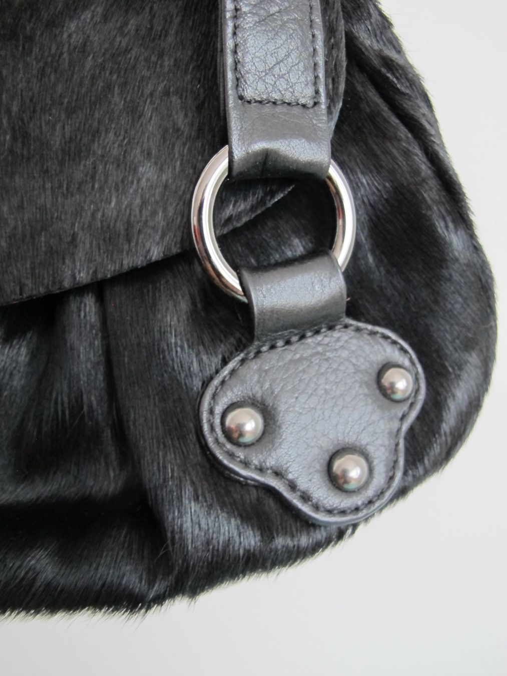 Christian Lacroix Borse da donna: Schwarze Fell Handtasche Christian Lacroixe – Usato da St. Gallen venduto da Flint75 1