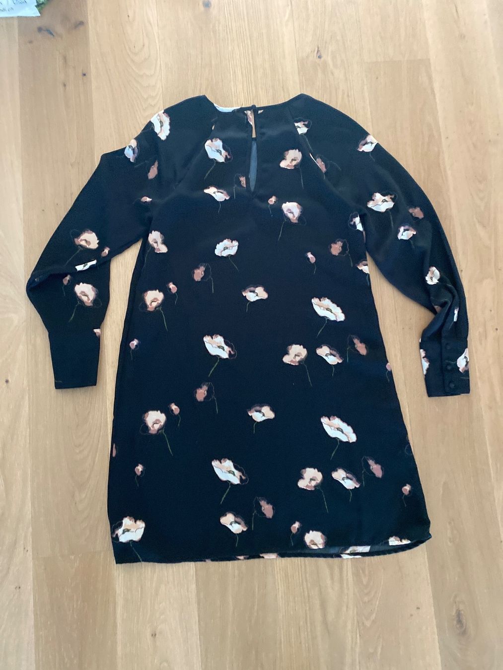 Vero Moda Kleider: Kleid Blumen Vero Moda – Gebraucht aus Bolligen von Noeggeli10 2