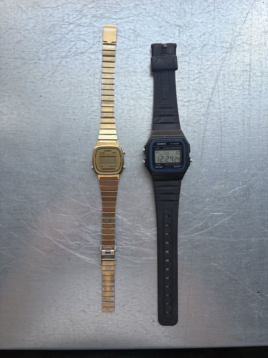 Casio Orologi: Casio Uhren Set Digital Analog Gold Schwarz gebraucht – Usato da Zürich venduto da Otac