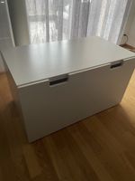Weisses Spielzeugtruhe/Bank mit Rollen, Top Zustand!