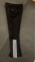 Adidas Trainingshose, Gr. 152, Schwarz mit Streifen Design!