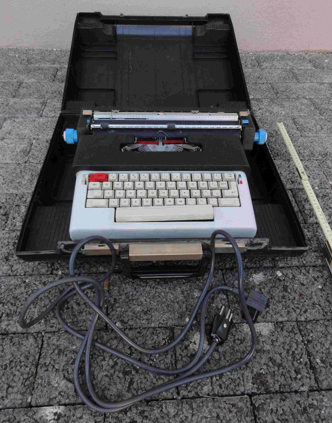 Olivetti Schreibmaschinen: Schreibmaschine Olivetti Lettera 36, elektrisch – Gebraucht aus Wohlen AG von Flusslauf 5