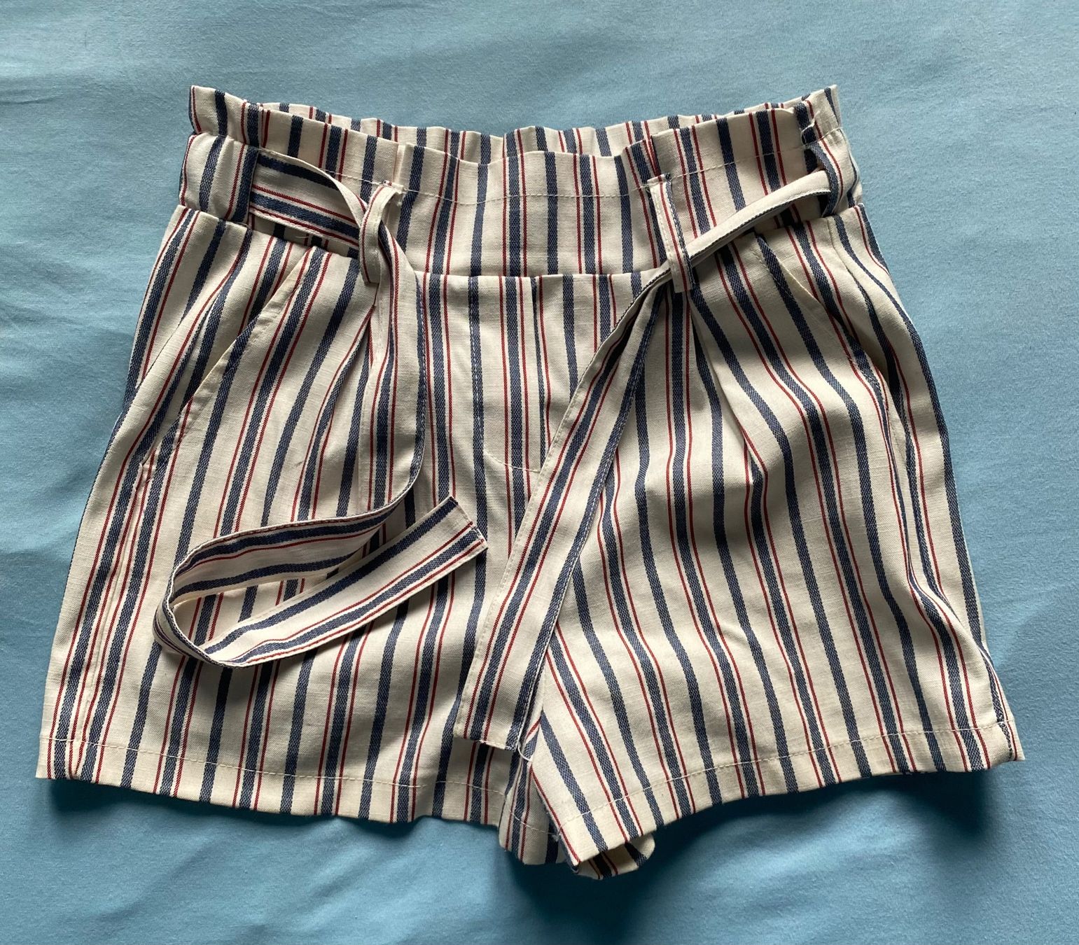 Bershka Hosen: Bershka Shorts XS – Gebraucht aus Altendorf von am9j_nt 2