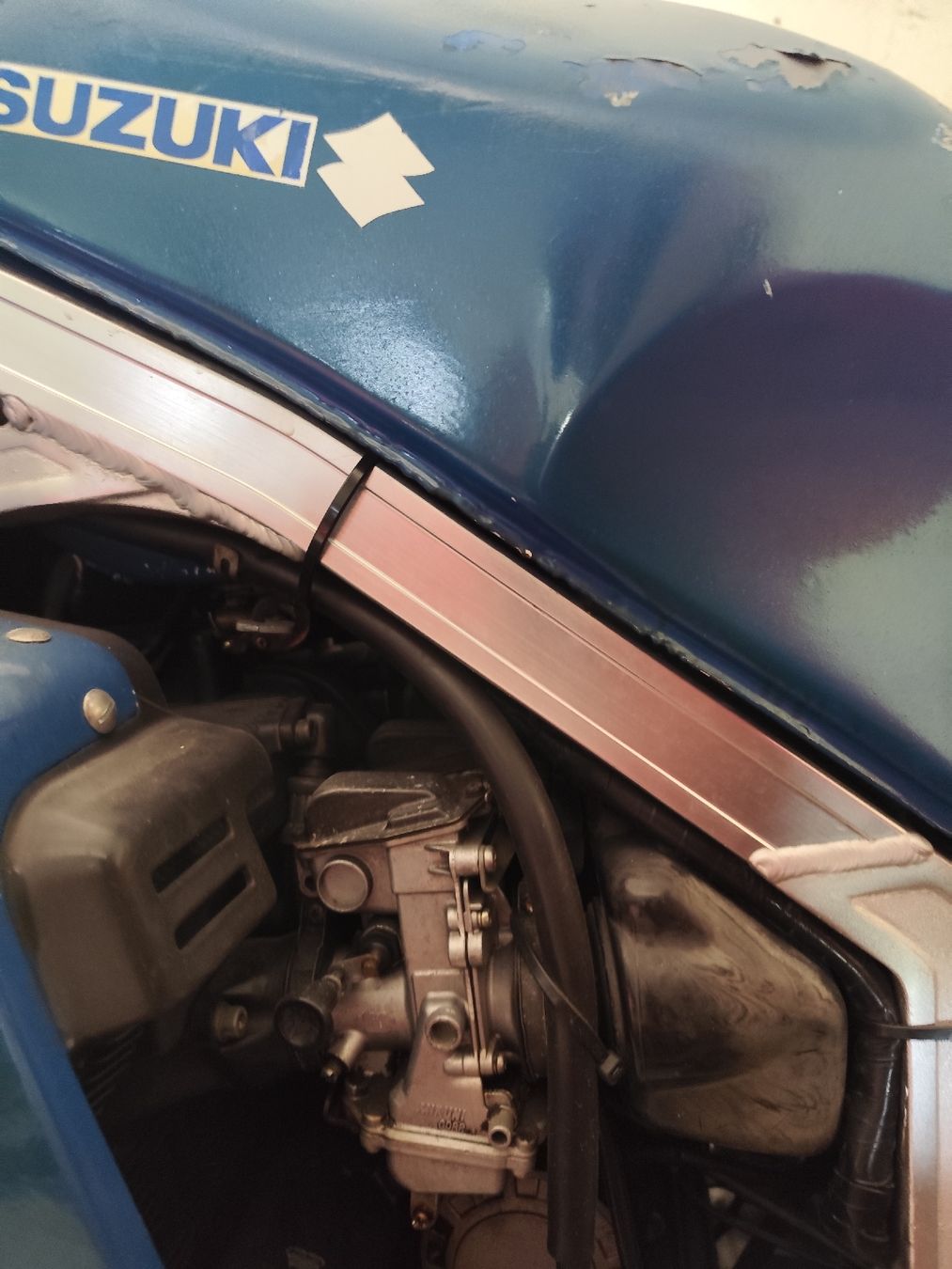 Strasse: Suzuki GSXR 750 de 1985 – Gebraucht aus Vaulion von