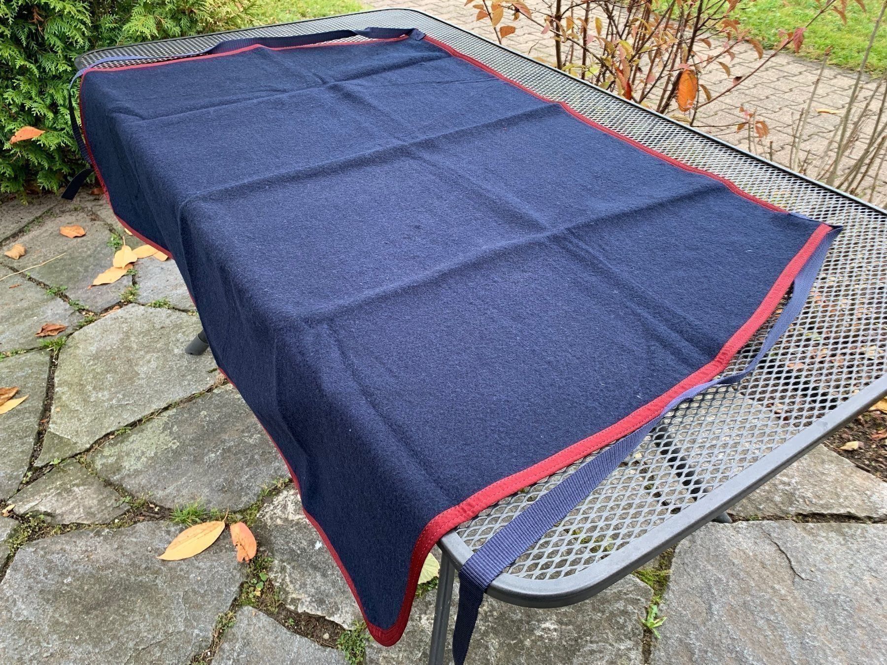 Carrozze: schöne dunkelblaue Bockdecke – Usato da Feldbach venduto da Fea1 1