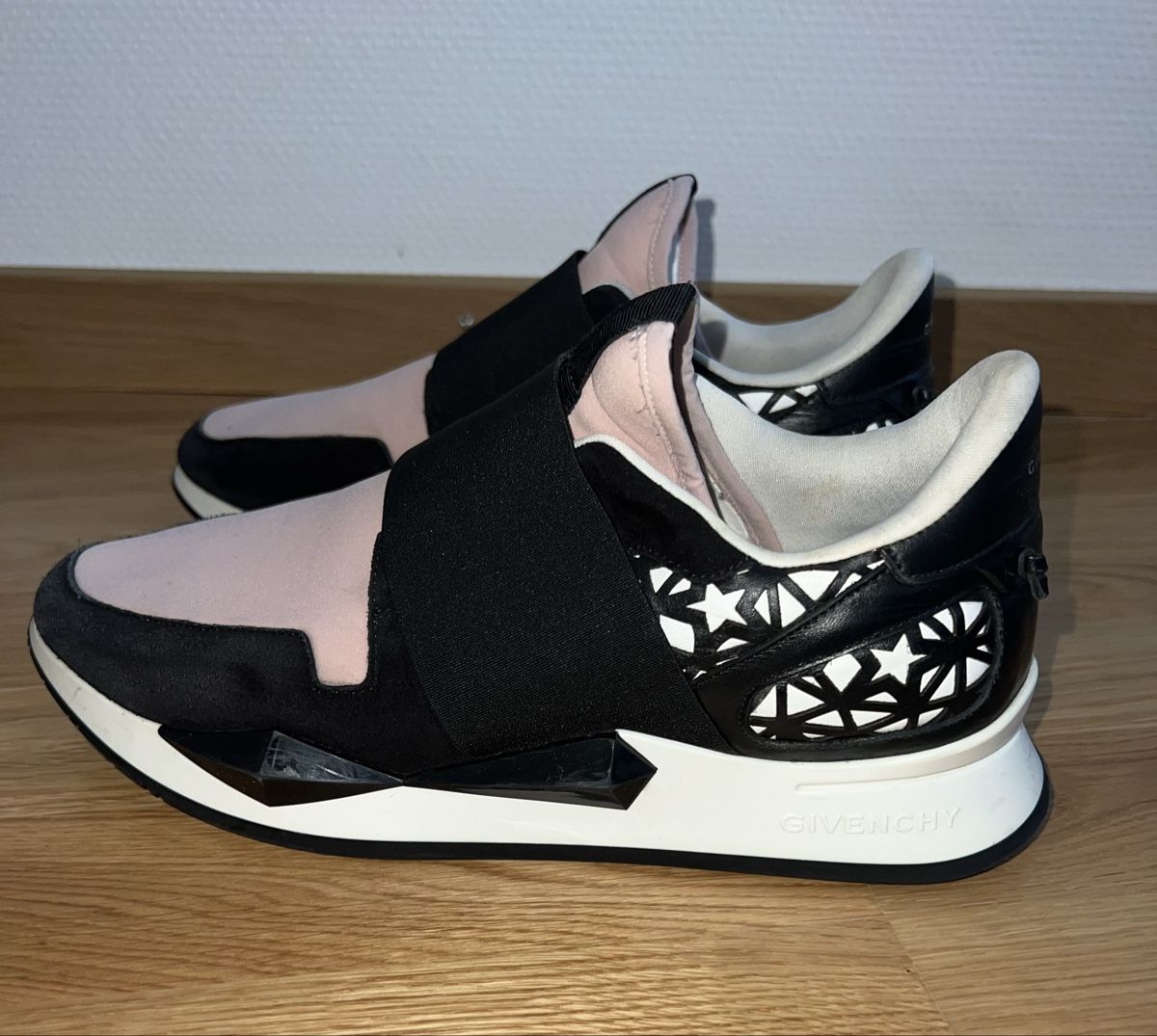 Givenchy Scarpe da donna: Givenchy Leather Sneakers Black/Pink, Size 40 – Usato da Zürich venduto da son_f7qw 2
