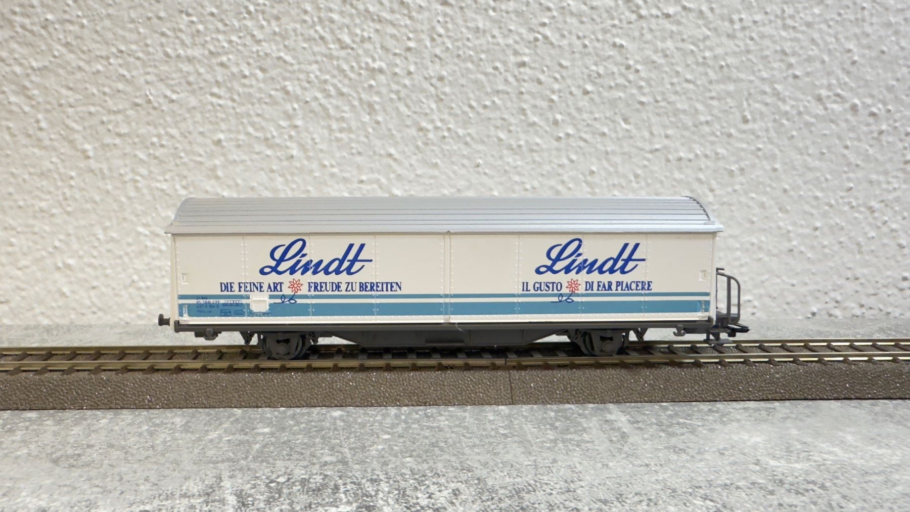 Roco Modelleisenbahnen: Roco Güterwagen - Lindt H0 / AC – Gebraucht aus Windlach von Kelebra 2