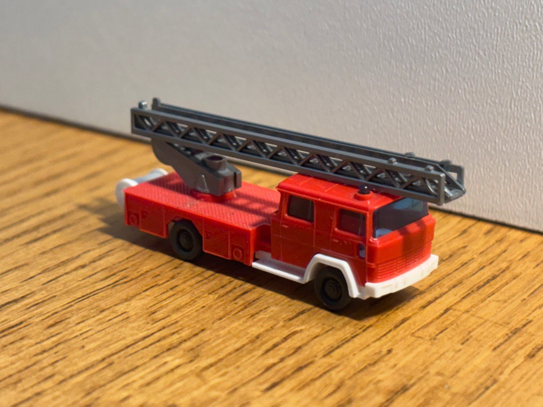 Modelleisenbahnen: M1222: Feuerwehr (Spur N) – Gebraucht aus Birsfelden von Birs_25