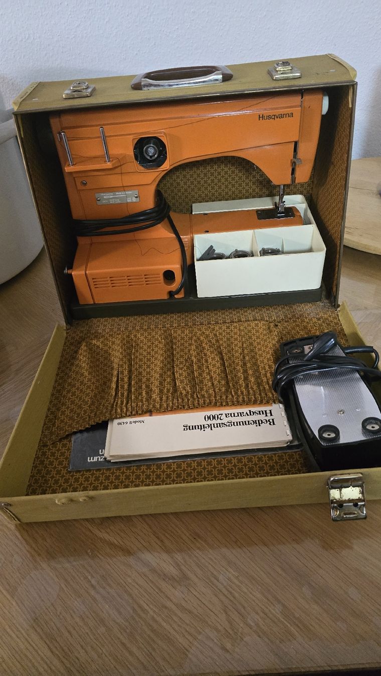 Husqvarna Machines à coudre: Machine à coudre Husqvana 2000  – Défectueux à Brügg BE par ame_gjp8