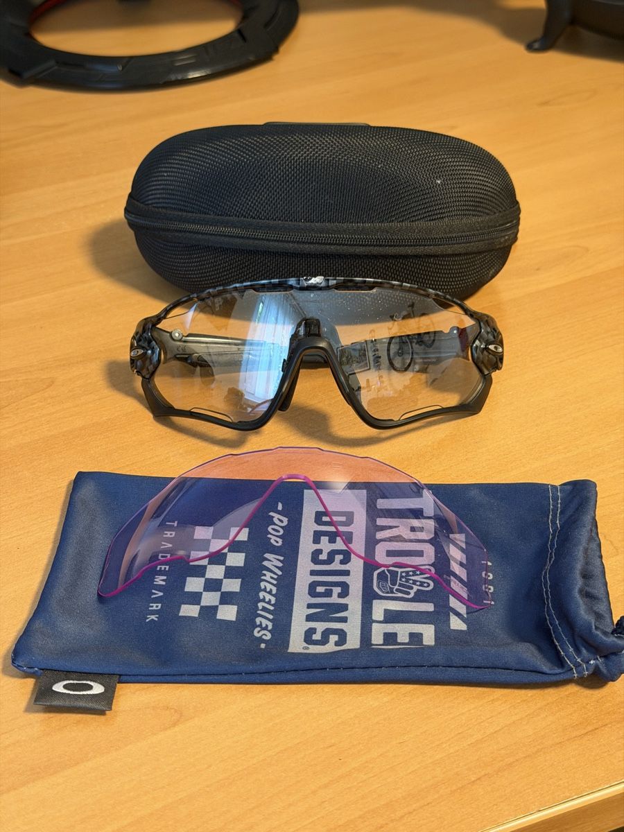 Oakley Occhiali & Lenti: Oakley Jawbreaker mit Ersatzglas – Usato da Rheinfelden venduto da DA__RIO