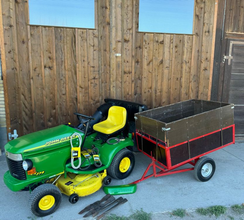 Profi Rasentraktor der Marke John deere X 279 mit Anhänger Kaufen auf