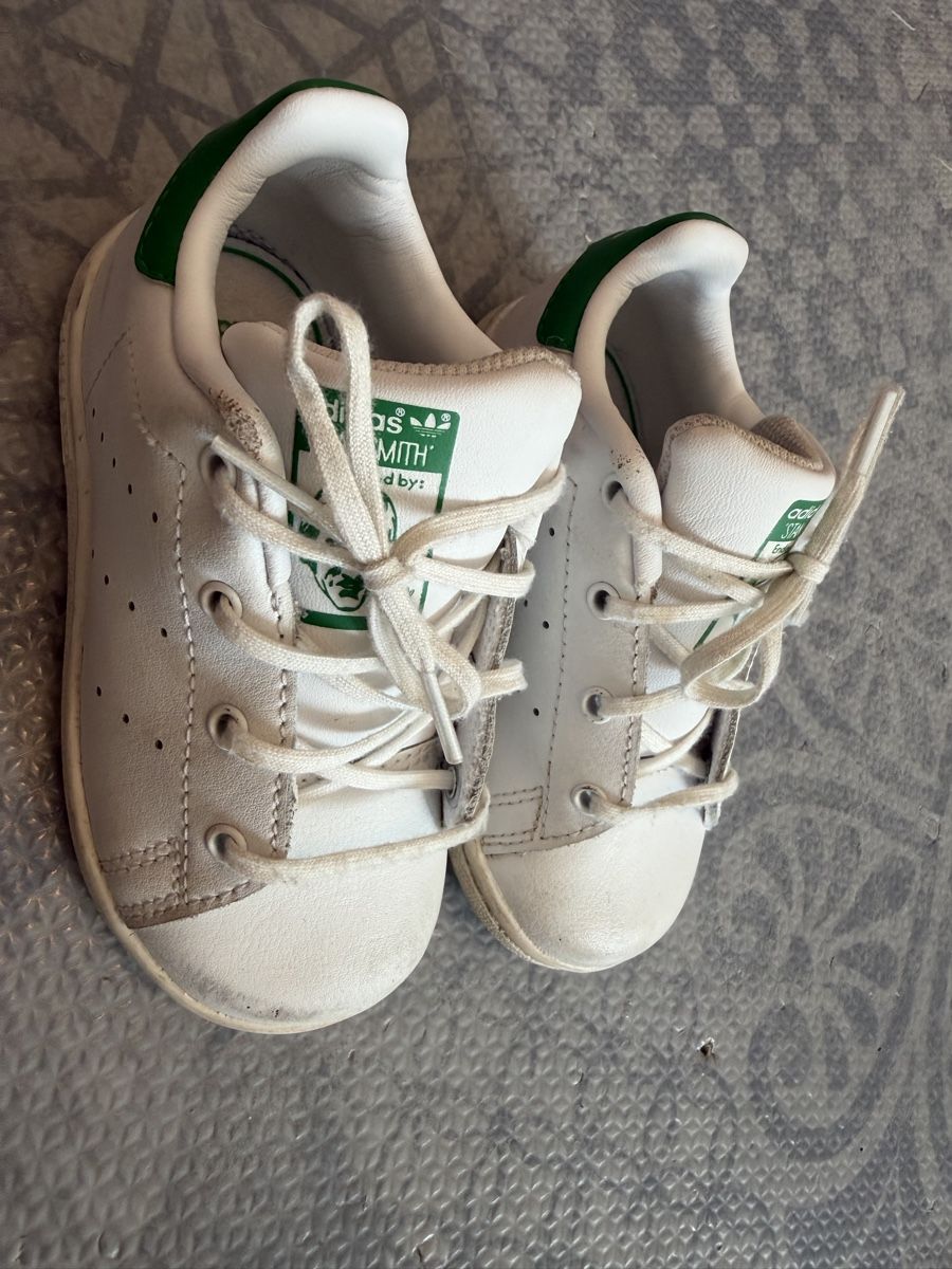 Adidas Schuhe für Jungen: Adidas Stan Smith Kinderschuhe, Gr 23 – Gebraucht aus Küsnacht ZH von ToddyGinger