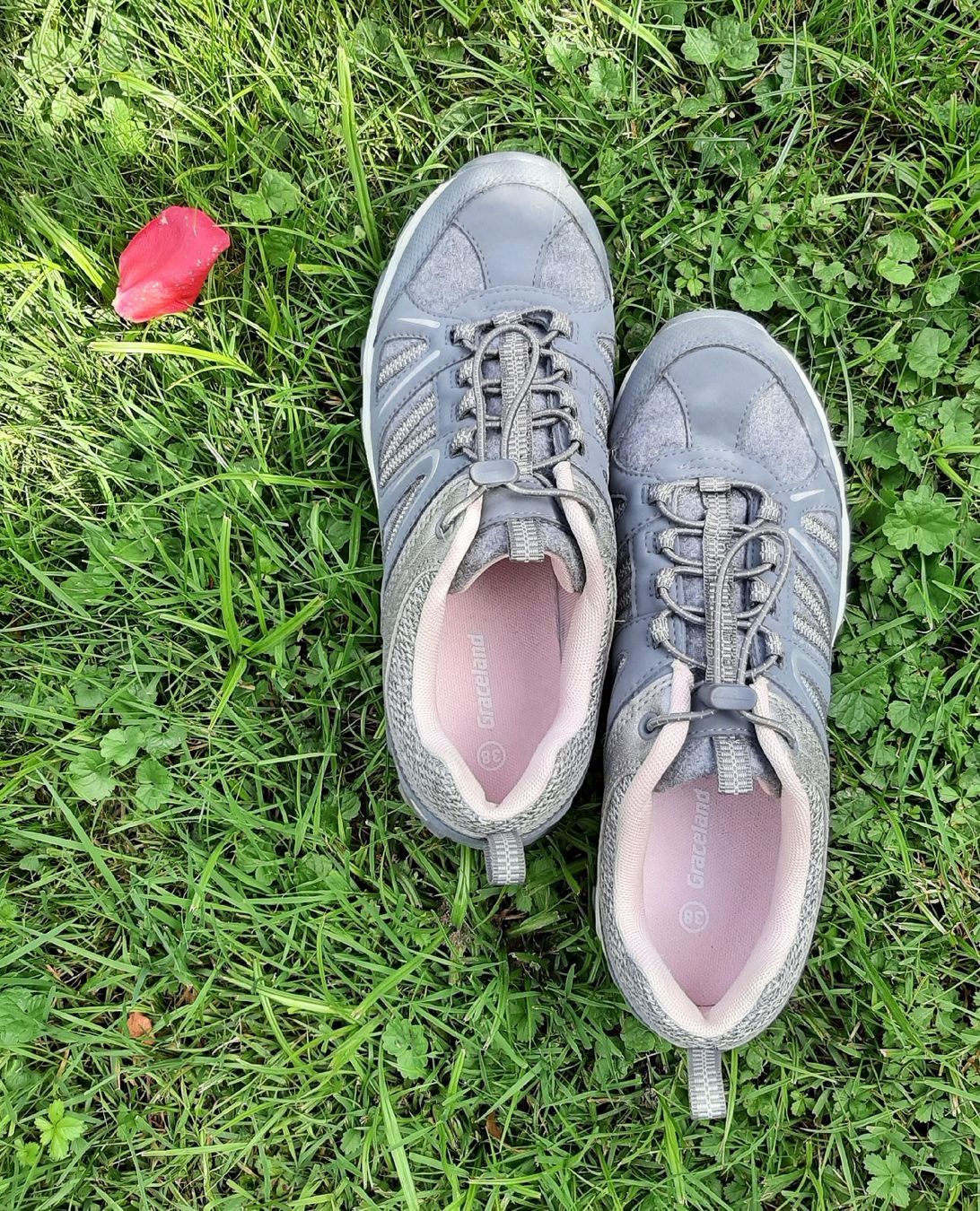 Graceland Scarpe da donna: Laufschuh von Graceland Gr. 38 – Usato da Hochdorf venduto da Amazone0 1