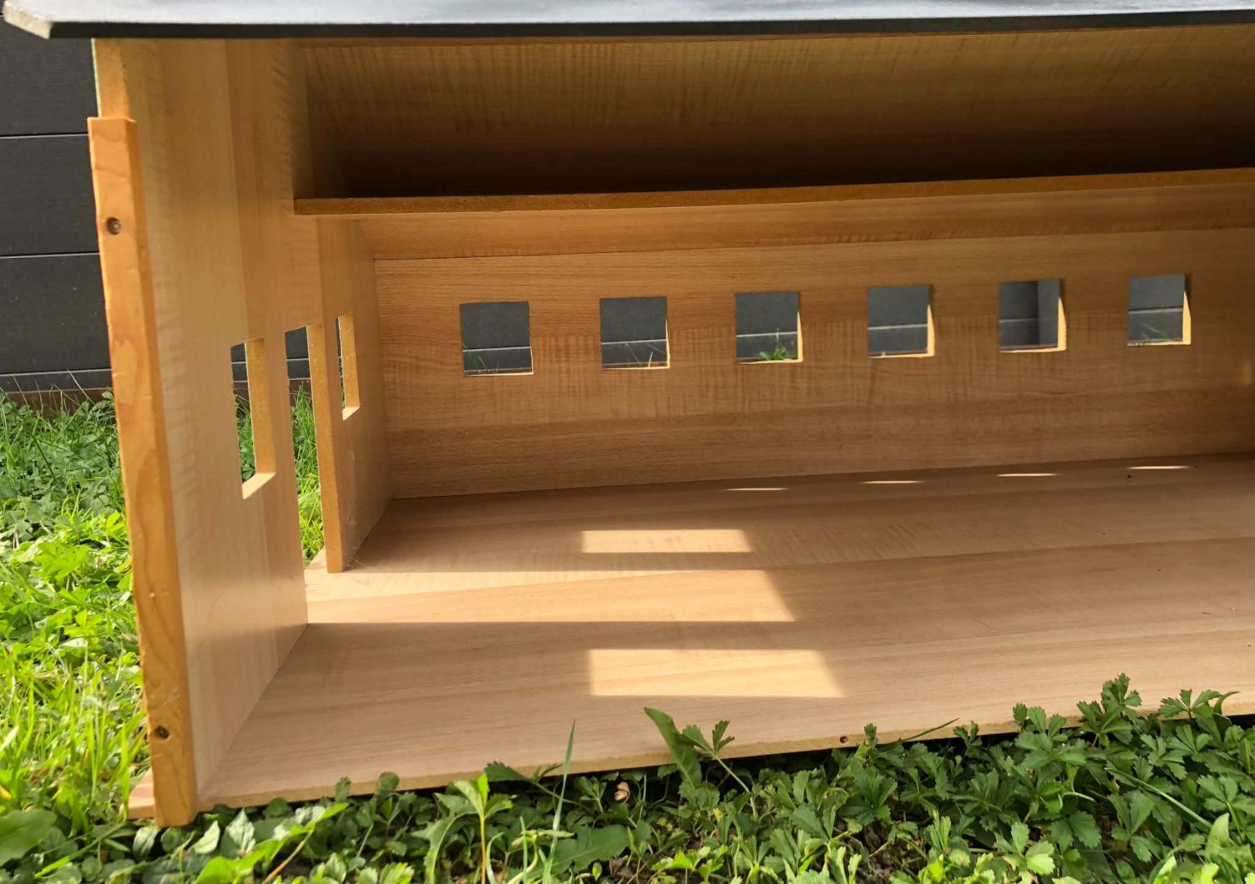 Giocattoli: Hangar à machines model reduit en bois. – Usato da Nyon venduto da BrocBox 3