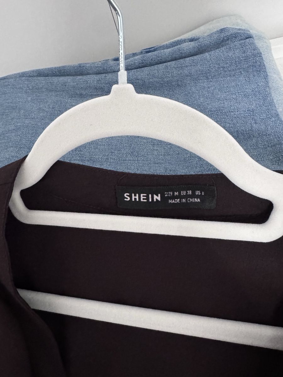 Shein Tops: Blouse marron à volants  – Gebraucht aus Versoix von Sad_09 2