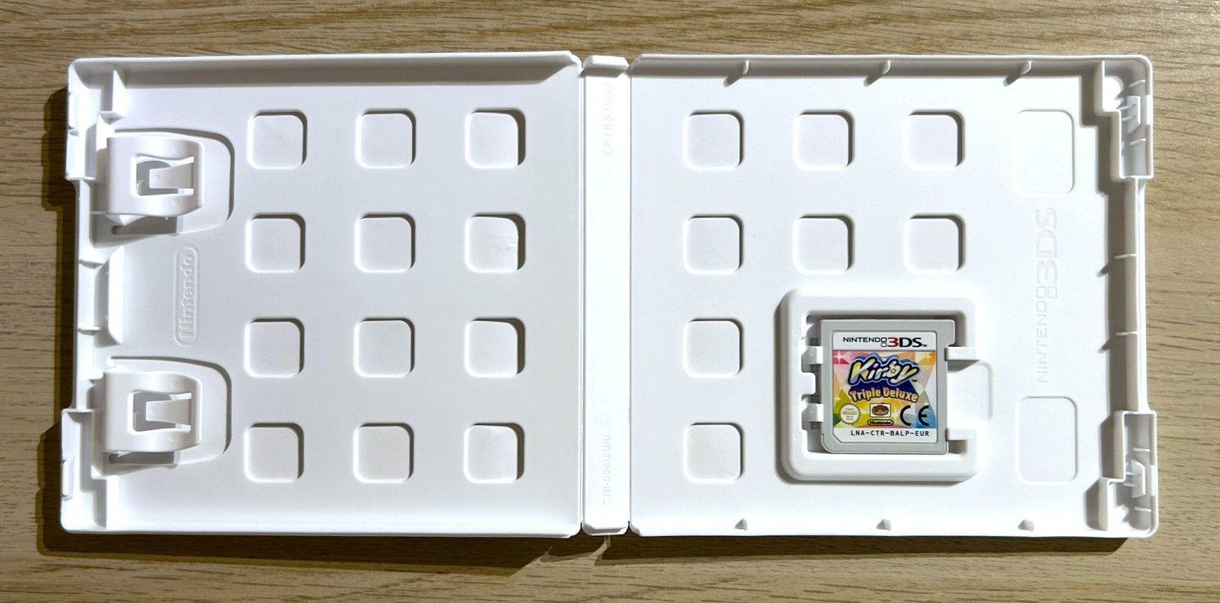 Nintendo Giochi: Kirby Triple Deluxe Nintendo 3DS – Usato da St. Gallen venduto da Alpine.Arcade 2