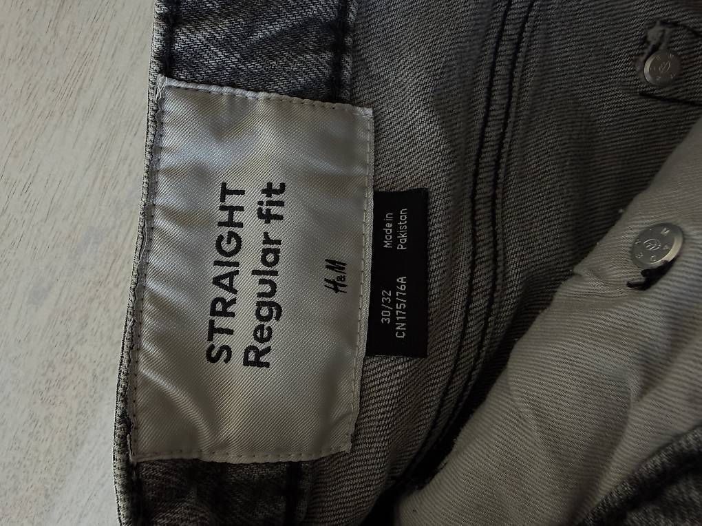 H&M Jeans: Jean gris H&M  taille 30/32  coupe regular – Usato da Lausanne venduto da ila_pz5z 1