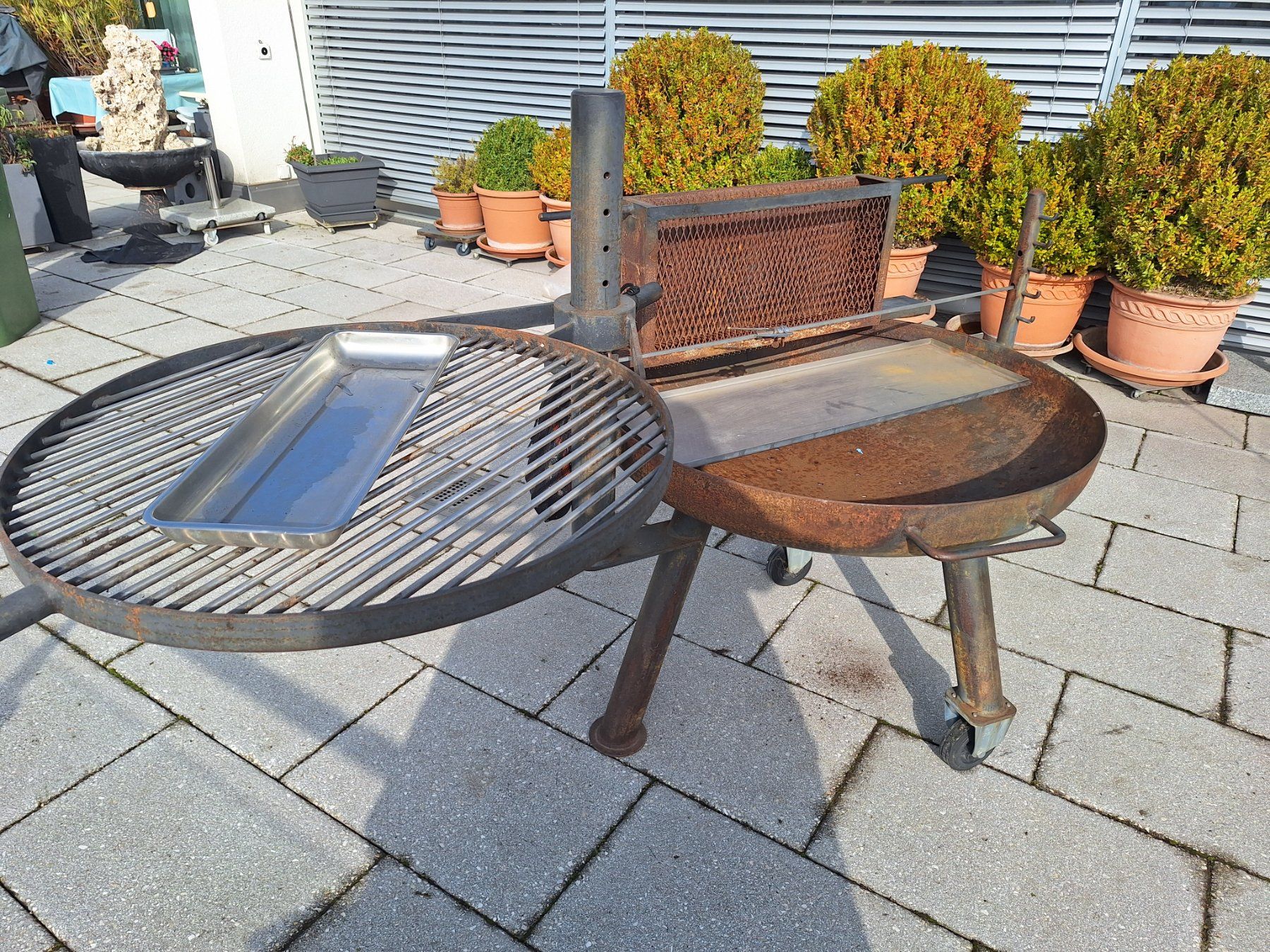 Griglie: Robuster Gartengrill, Durchmesser ca. 90 cm – Usato da Riniken venduto da Agrino 4