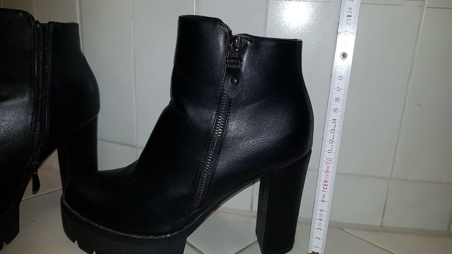 Scarpe da donna: Stiefel, Stiefeletten Gr. 40 – Usato da geroldswil venduto da Gumball1 1