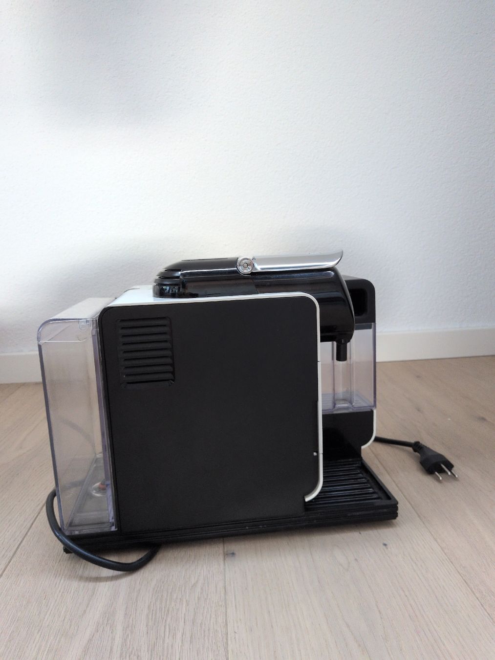 De'Longhi Macchine per caffè & Macchine per espresso: Nespresso Delonghi Coffee Machine – Usato da Basel venduto da ric_h97p 2