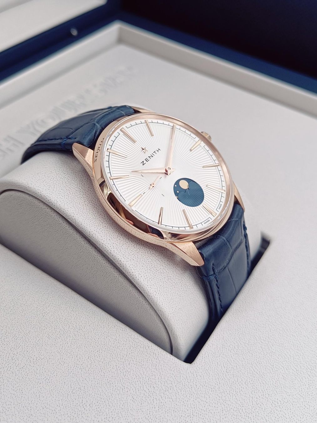 Zenith Orologi: ZENITH "ELITE MOONPHASE" IN 750 ROSÉGOLD, 40.50 MM – Nuovo (secondo la descrizione) da Luzern venduto da EdiGem 4