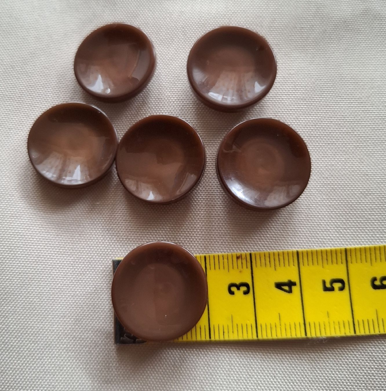 Bottoni: 6 Stück Knöpfe Braun, 20 mm. – Usato da Dietikon venduto da Hirschkopf 3