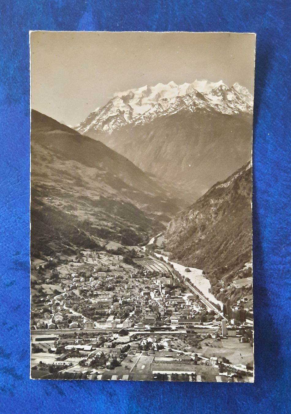 Cartoline postali: Ansichtskarte Visp mit Mischabelgruppe, gest. Feldpost – Usato da Marly venduto da neu-adlerauge65