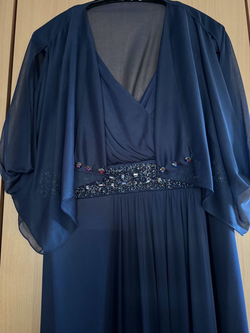 Robes: Grande robe élégante – D'occasion à Pampigny par nouveau11 2