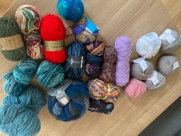 Wollknäuel Konvolut verschiedene Farben
