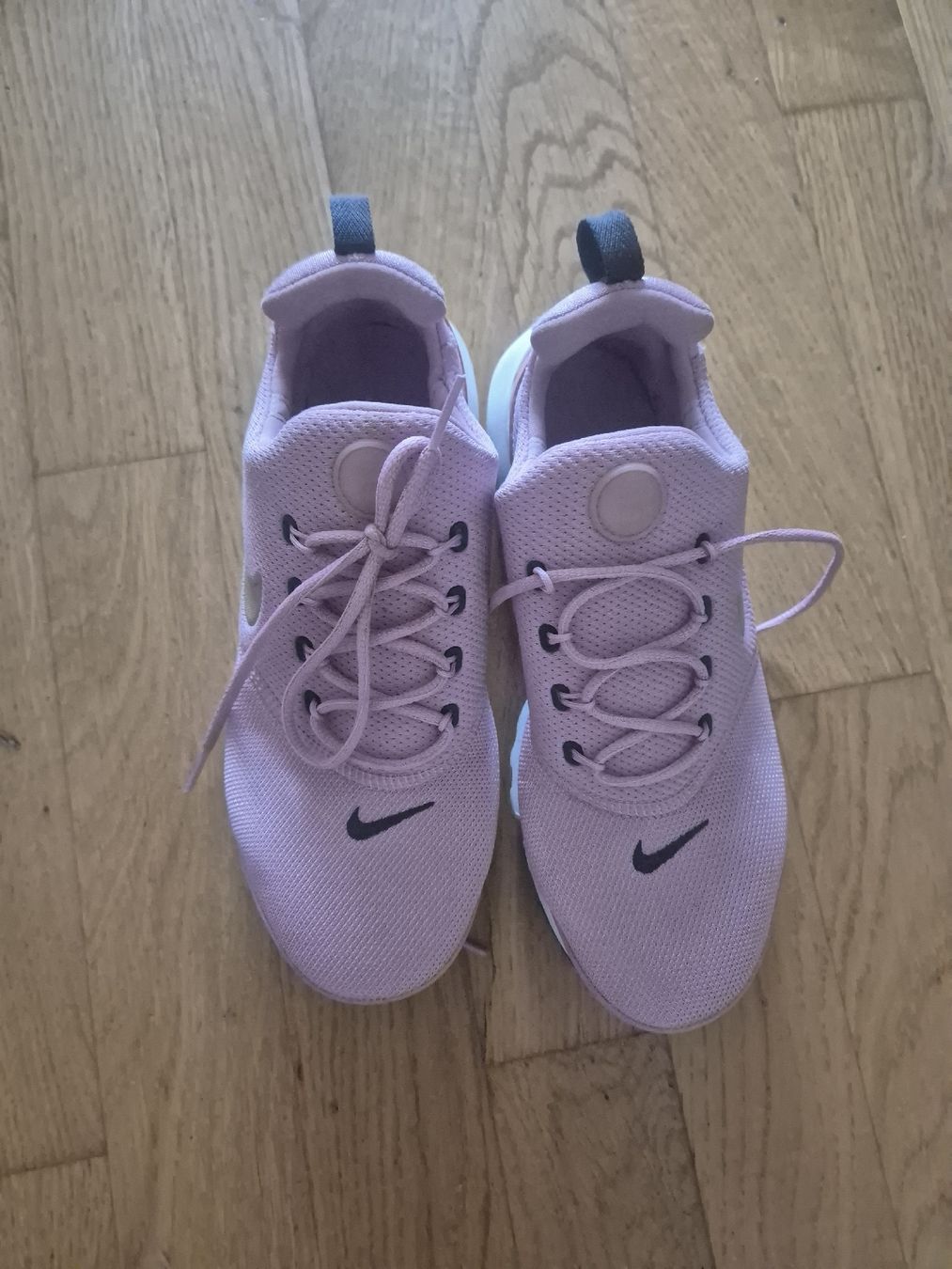 Nike Scarpe da donna: Nike, Lilac, Size 38.5, Light Use – Usato da Basel venduto da and_zvv7