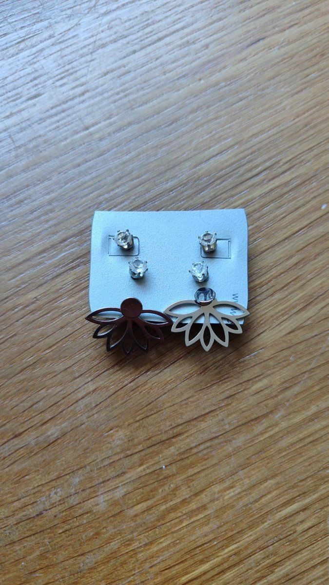 Brandy Melville Orecchini pendenti & Orecchini a lobo: Ohrringe und Ohrstecker Set – Nuovo (secondo la descrizione) da Brüttisellen venduto da nic_xm7s 5