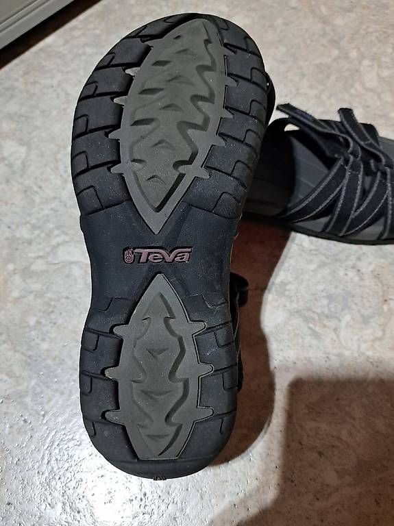 Teva Scarpe da donna: Teva Tirra Sandalen 39 – Usato da Islikon venduto da Tanisha06 1