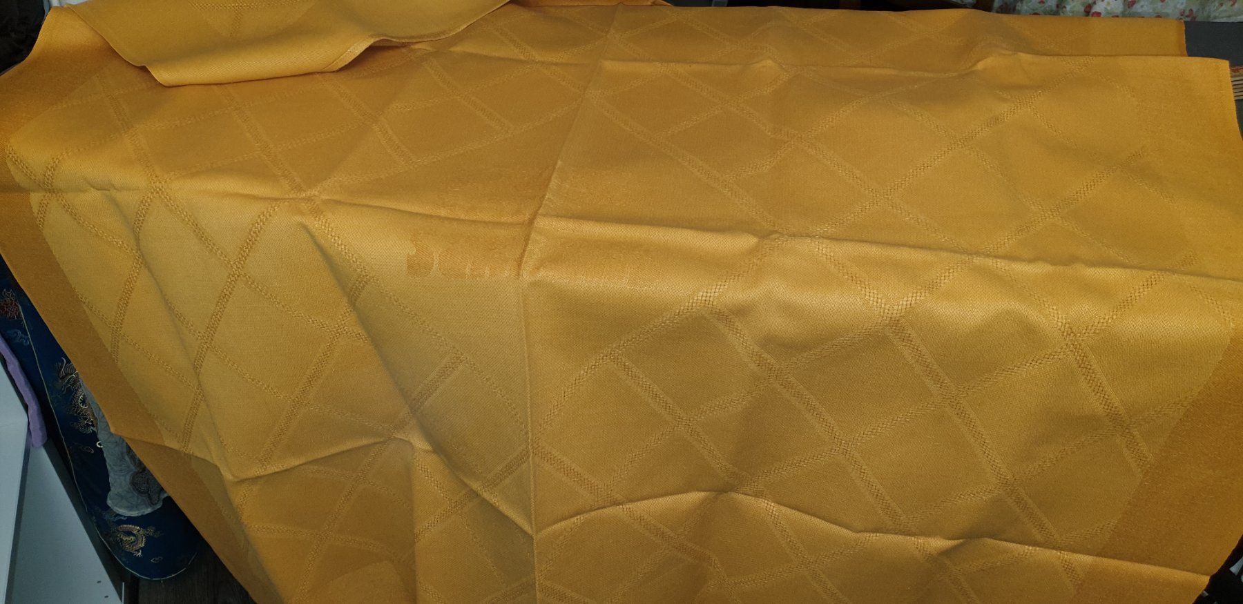 Tessuti: 3x Tischdecke90x90cm, 4x platzset – Usato da Gwatt (Thun) venduto da Letzte-Chance-III