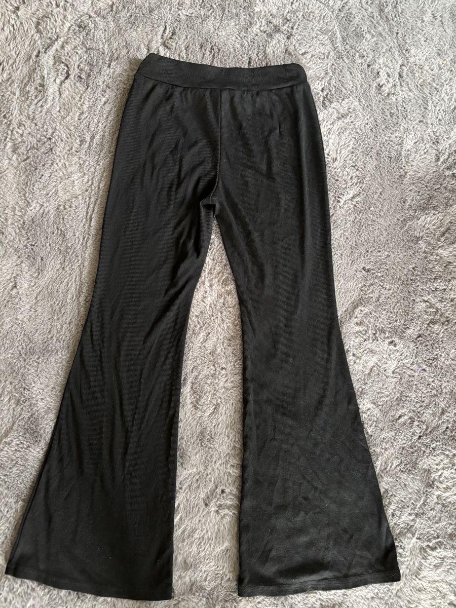 Leggings: Shein Black Flared Trousers – Nuovo (secondo la descrizione) da Wichtrach venduto da Re_Fit 1