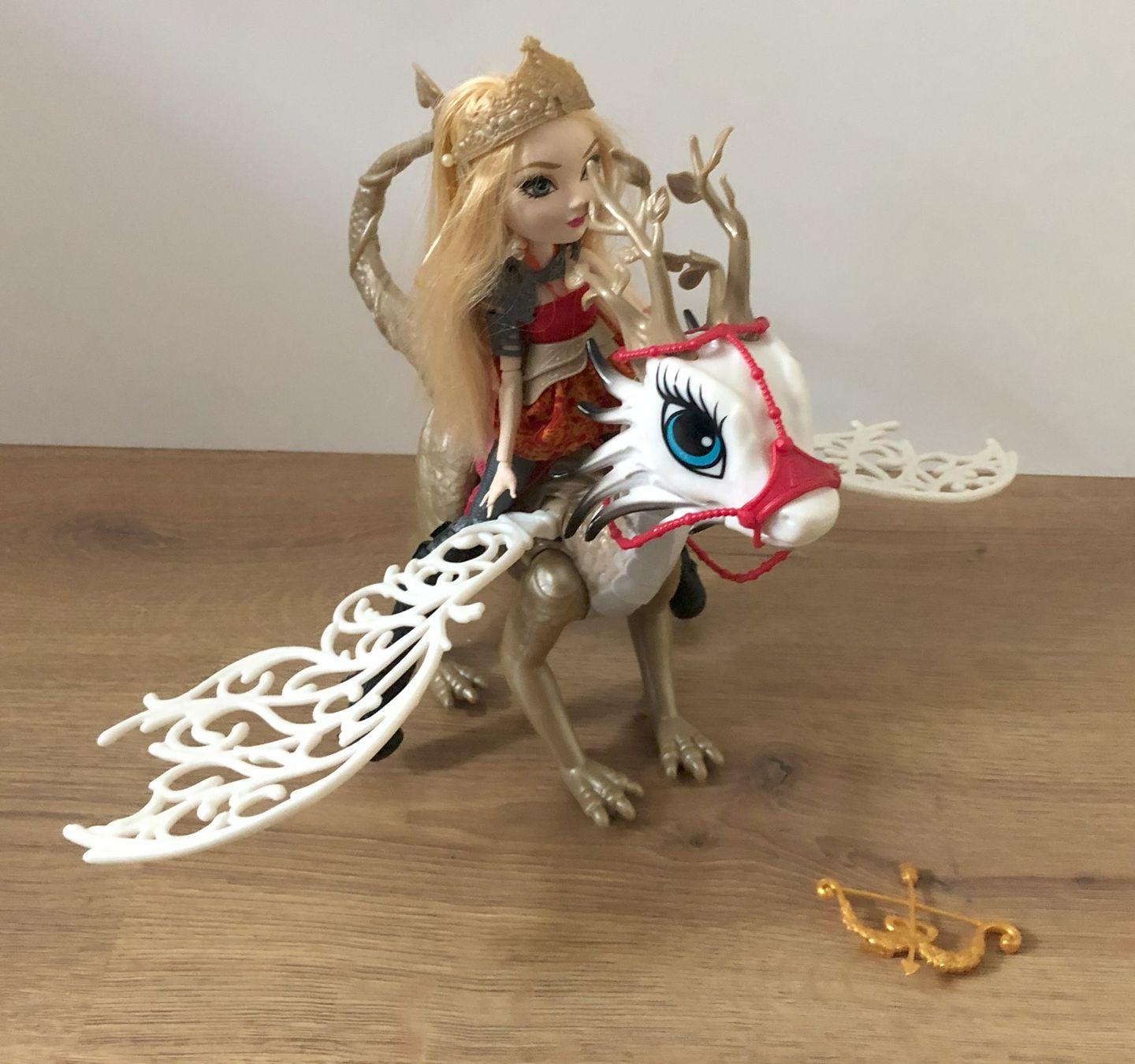 Bambole: Ever After High Dragon – Usato da Estavayer-le-Lac venduto da Lor_tjg5