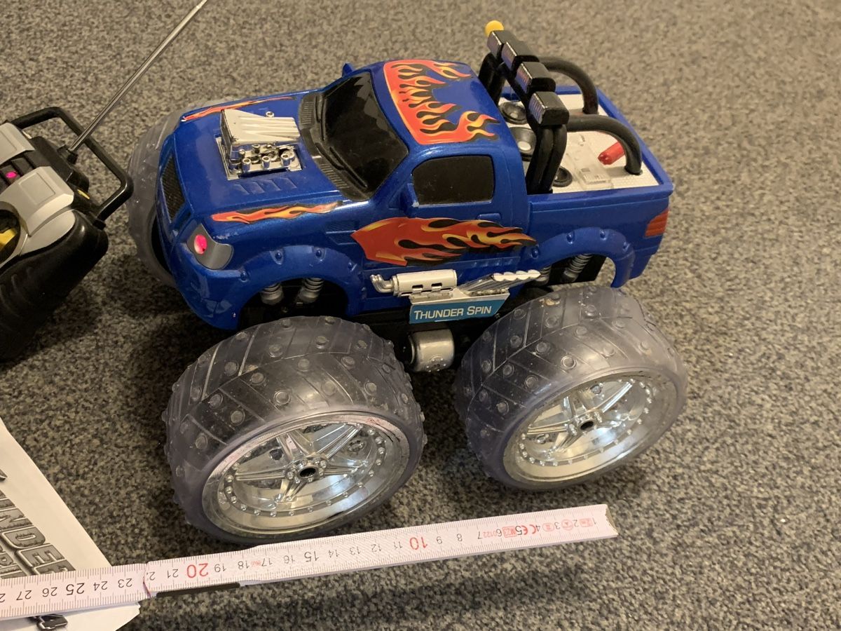 RC4WD Modellismo RC: Ferngesteuertes Auto Thunder Spin mit Licht - Ki61 – Nuovo (secondo la descrizione) da Erlenbach ZH venduto da Ritschly