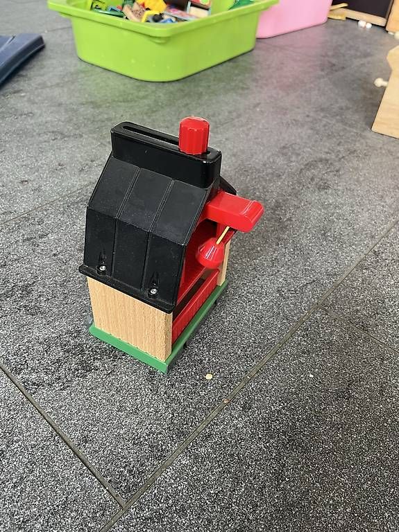 Jouets: BRIO Scheune mit Kran – D'occasion à Liebefeld par Sxe
